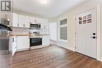 208 East Avenue N in Hamilton, ON - Building Photo - Building Photo