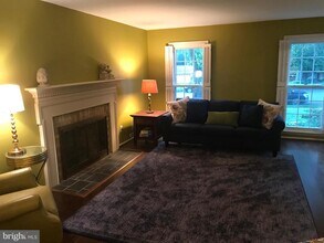 2223 Abbotsford Dr in Vienna, VA - Building Photo - Building Photo