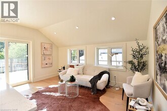 284 Wilson St E in Hamilton, ON - Building Photo - Building Photo