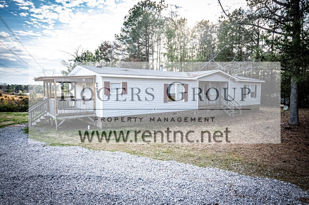 387 Old Halifax Rd in Louisburg, NC - Building Photo