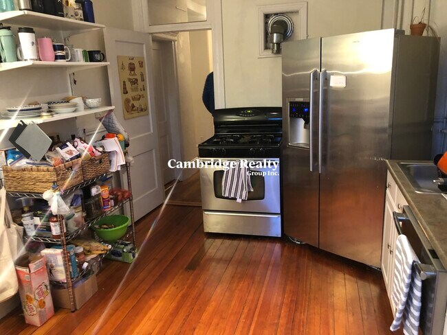 218 Harvard St, Unit 2B in Cambridge, MA - Foto de edificio - Building Photo