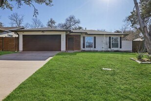 7205 Twisted Oaks Dr in Austin, TX - Building Photo