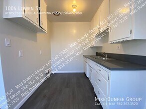 1004 W Lowen St in Los Angeles, CA - Building Photo - Building Photo
