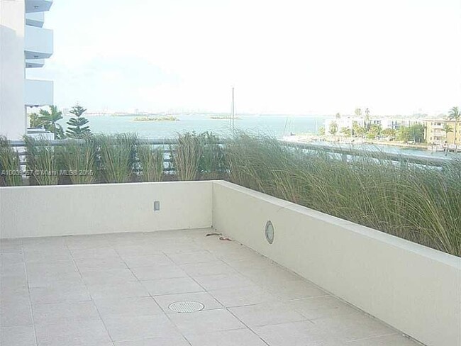 7929 West Dr, Unit 403 in North Bay Village, FL - Foto de edificio - Building Photo