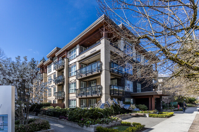 3205 Mountain Hwy in North Vancouver, BC - Building Photo - Building Photo