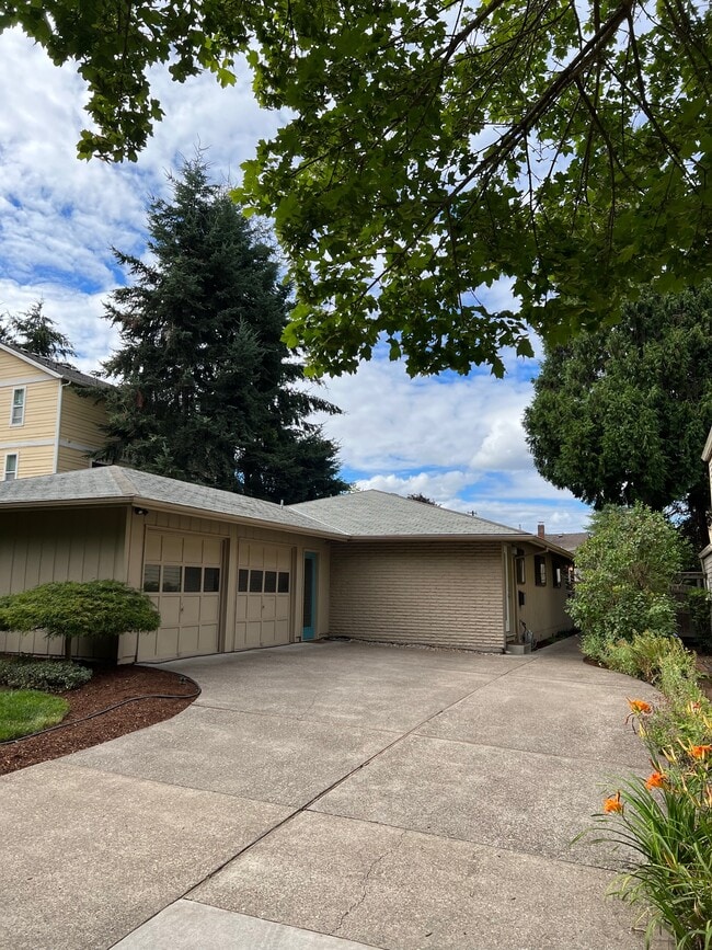 property at 535 SW California Street