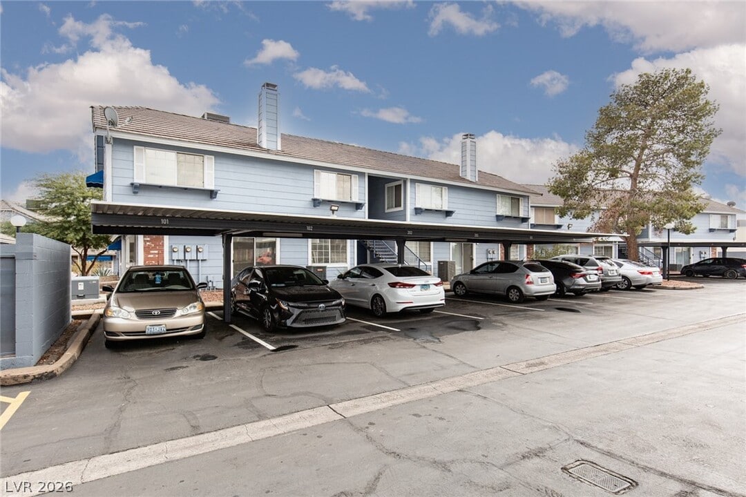 5370 Angler Cir in Las Vegas, NV - Foto de edificio