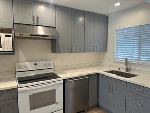 2977 S Norfolk St, Unit 209 in San Mateo, CA - Building Photo - Building Photo