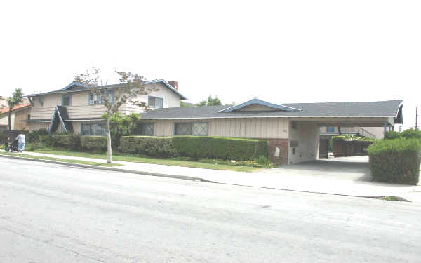 422 N Chandler Ave in Monterey Park, CA - Building Photo