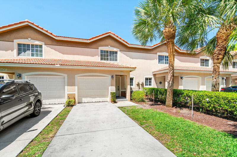 6635 Old Farm Trail in Boynton Beach, FL - Building Photo