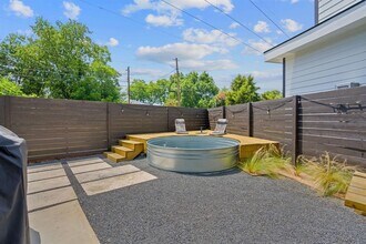 5806 Sutherlin Rd in Austin, TX - Building Photo - Building Photo