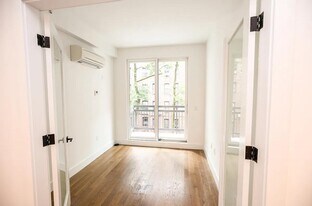 323 E 19th St in Brooklyn, NY - Building Photo