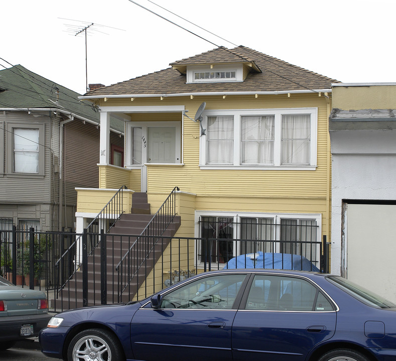 1447 38th Ave in Oakland, CA - Foto de edificio