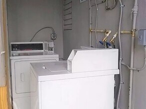 142 NE 56th St, Unit A in Miami, FL - Building Photo - Building Photo