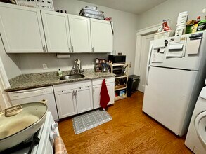 1992 Commonwealth Ave, Unit 2 in Boston, MA - Building Photo - Building Photo