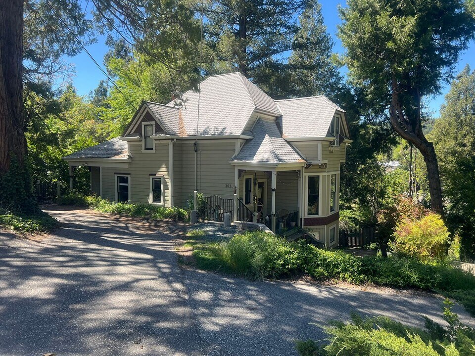 202 Prospect St, Unit B in Nevada City, CA - Building Photo