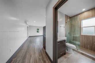 1020 SW 23rd Ave in Miami, FL - Foto de edificio - Building Photo