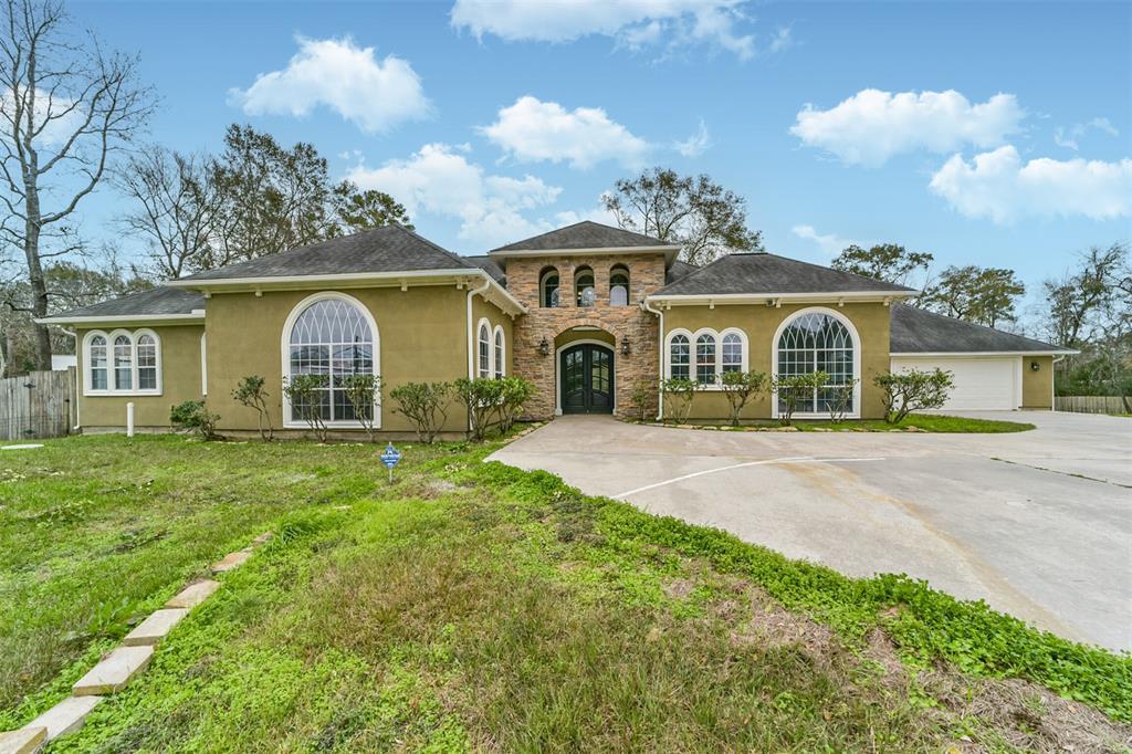 5210 Treaschwig Rd in Spring, TX - Building Photo