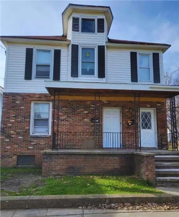 149 River St in Rome, NY - Foto de edificio