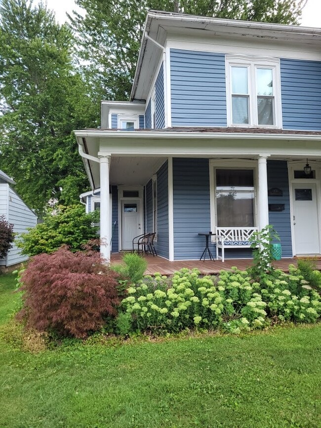 835 Washington Ave, Unit Upper