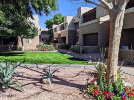 4444 E Paradise Village Pkwy N in Phoenix, AZ - Building Photo