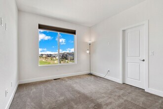 5015 Oakley Dr in Timnath, CO - Building Photo - Building Photo