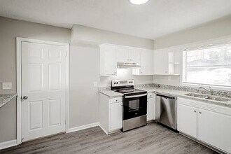 3225 Mustang Dr in Columbus, GA - Foto de edificio - Building Photo