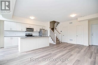 18 Whitaker Wy in Whitchurch-Stouffville, ON - Building Photo - Building Photo