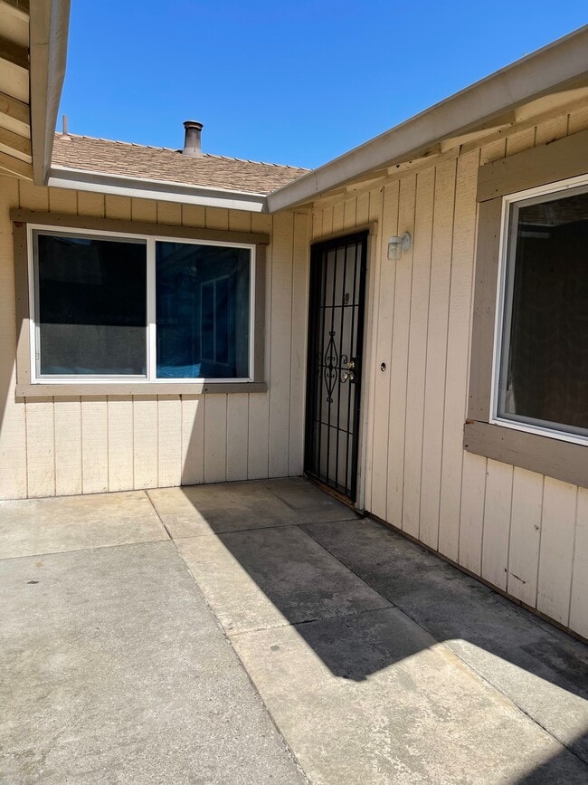 2221 Dogwood Way in Antioch, CA - Building Photo - Building Photo