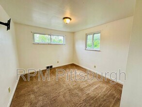 319 Elfort Dr in Pittsburgh, PA - Building Photo - Building Photo
