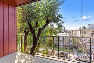 3751 Harrison St in Oakland, CA - Building Photo - Building Photo