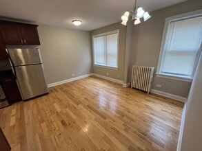 4544 W George St, Unit 2 in Chicago, IL - Building Photo - Building Photo