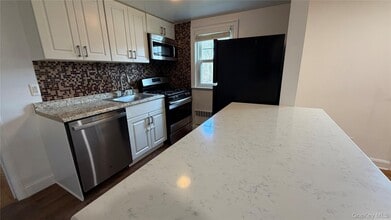 2 Wyman St in Rye Brook, NY - Building Photo - Building Photo