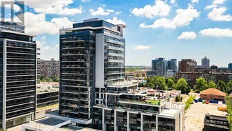 9618 Yonge St in Richmond Hill, ON - Building Photo