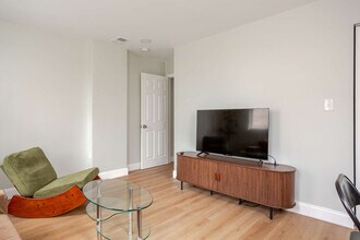 1816 S 9th St in Philadelphia, PA - Building Photo - Building Photo