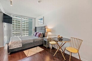 211 Fort York Blvd, Unit SI ID1345997P in Toronto, ON - Building Photo