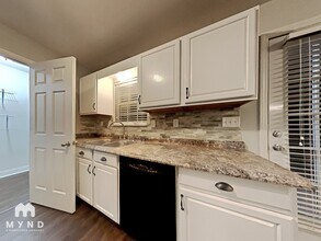 722 Deans Ferry Rd in Hayden, AL - Foto de edificio - Building Photo