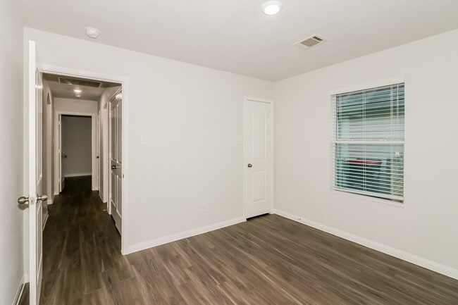 5462 Plantation Forest Dr