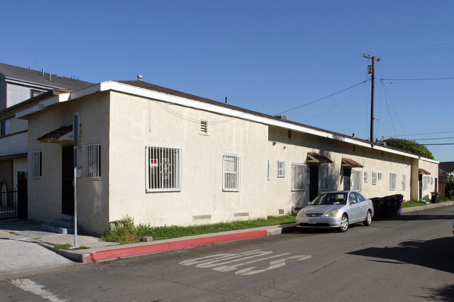 2311 E 11th St in Long Beach, CA - Foto de edificio - Building Photo