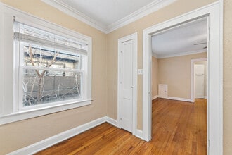 Brookside Plaza Apartments in Kansas City, MO - Building Photo - Building Photo