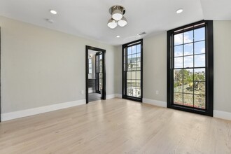 6 Brooks St, Unit #2 in Boston, MA - Foto de edificio - Building Photo