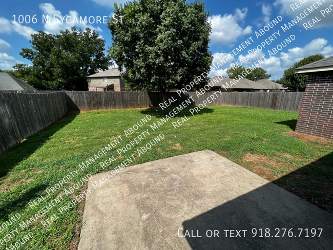 1006 Sycamore St in Jenks, OK - Building Photo - Building Photo