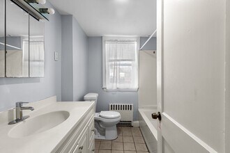 152 Winchester St, Unit A in Brookline, MA - Foto de edificio - Building Photo