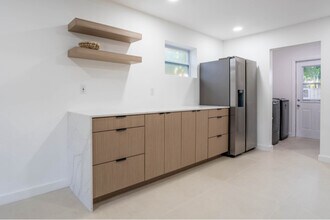 770 NE 34th Ct in Oakland Park, FL - Foto de edificio - Building Photo