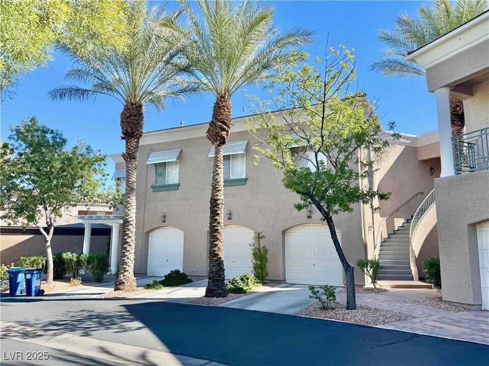 1550 San Juan Hills Dr in Las Vegas, NV - Building Photo
