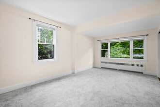 715 Old Post Rd in Mamaroneck, NY - Building Photo - Building Photo