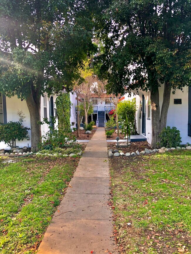 3101 Sherwood Ave in Alhambra, CA - Foto de edificio - Building Photo