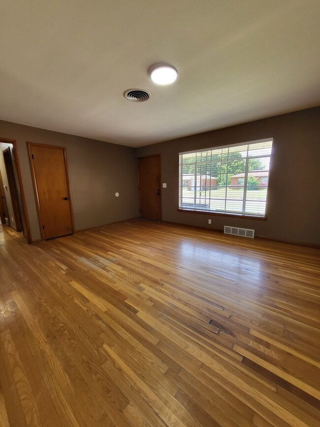 101 S Sherry Ave in Norman, OK - Building Photo - Building Photo