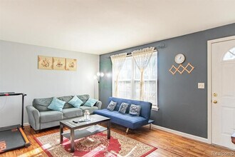 2163 Hemlock Dr in Ann Arbor, MI - Building Photo - Building Photo