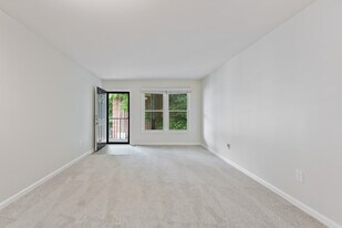 Poston West in Nashville, TN - Building Photo